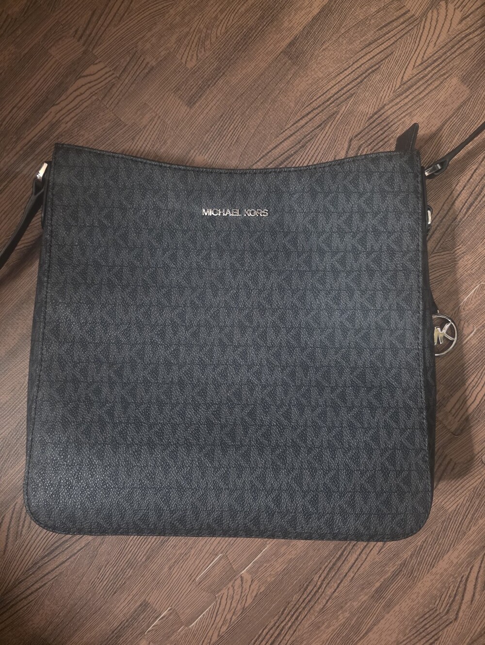 MK Jet Set Travel Messenger Bag